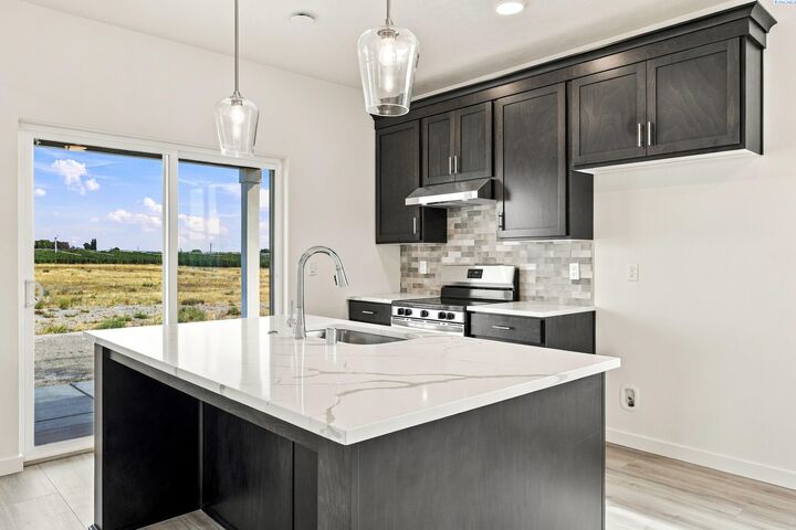 Property Photo:  1416 Lena Ave  WA 99320 