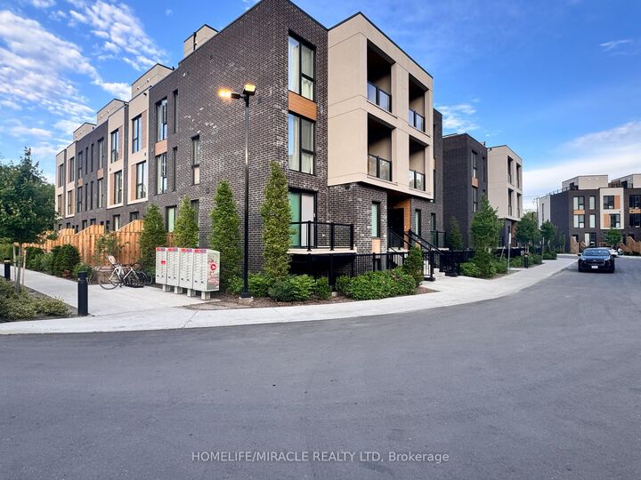 Property Photo:  176 Clonmore Drive 4  ON M1N 1Y1 