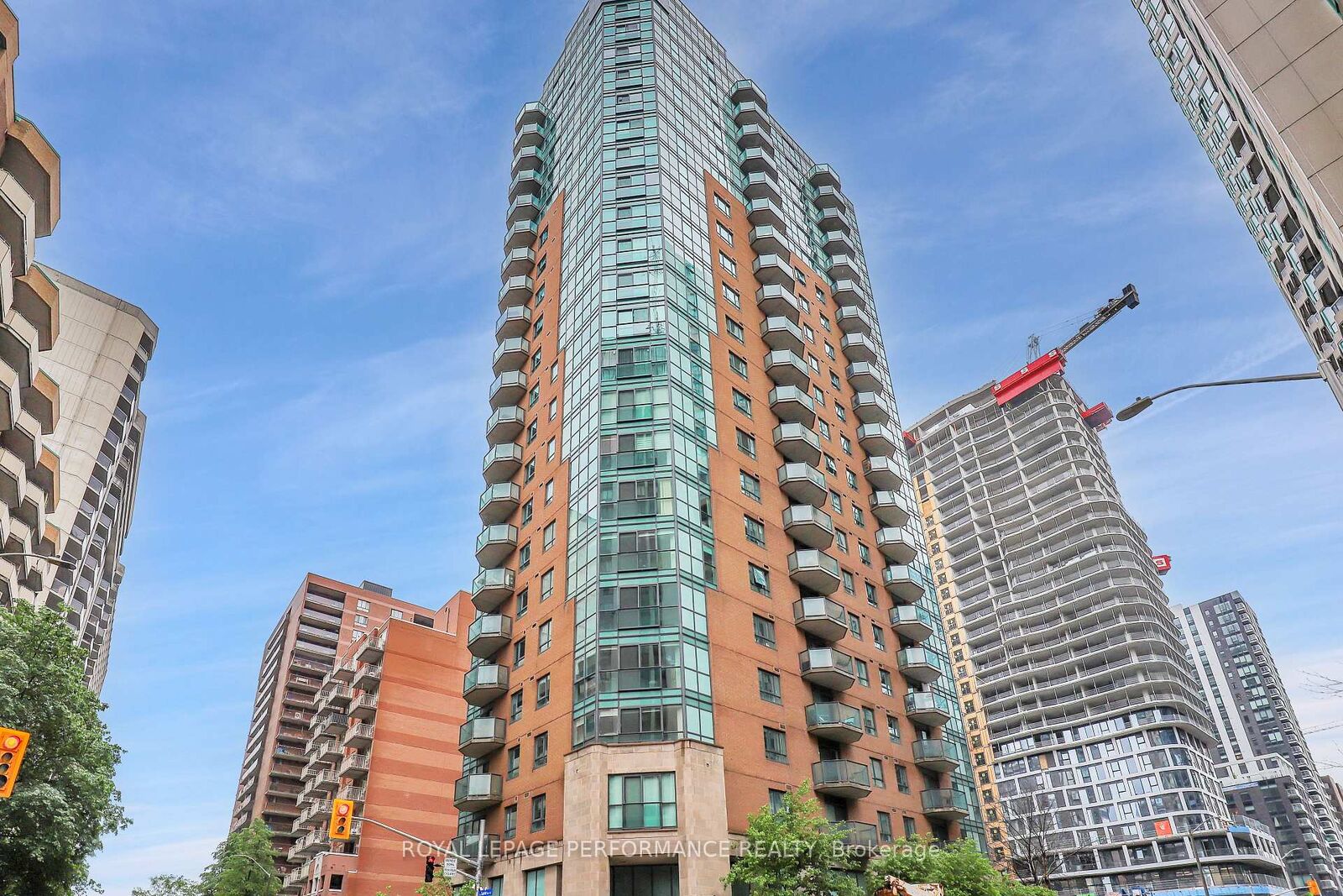 Property Photo:  445 Laurier Avenue W 1402  ON K1R 5C1 