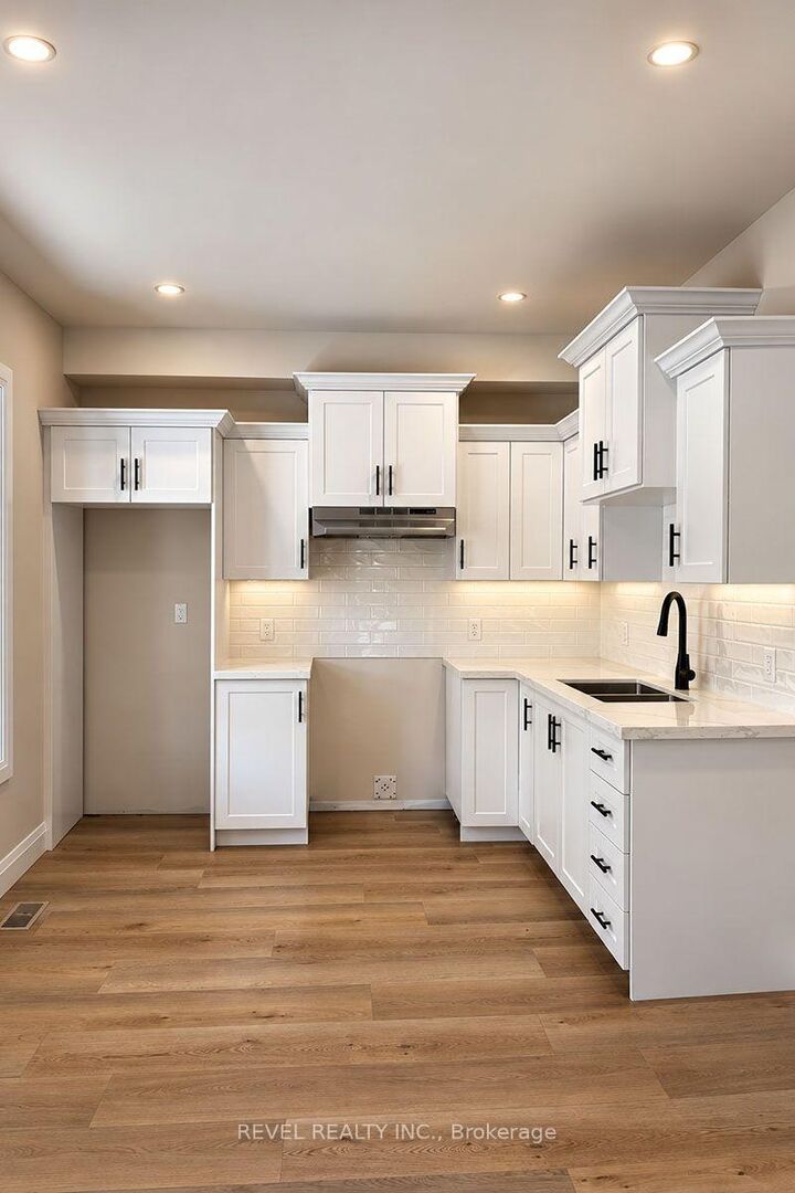 Property Photo:  160 Catharine Avenue 1  ON N3T 1Y7 