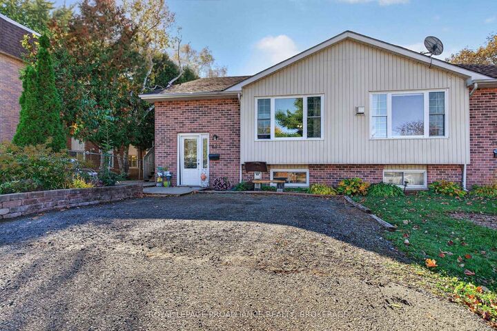 Property Photo:  464 Henrietta Street  ON K7G 1X7 