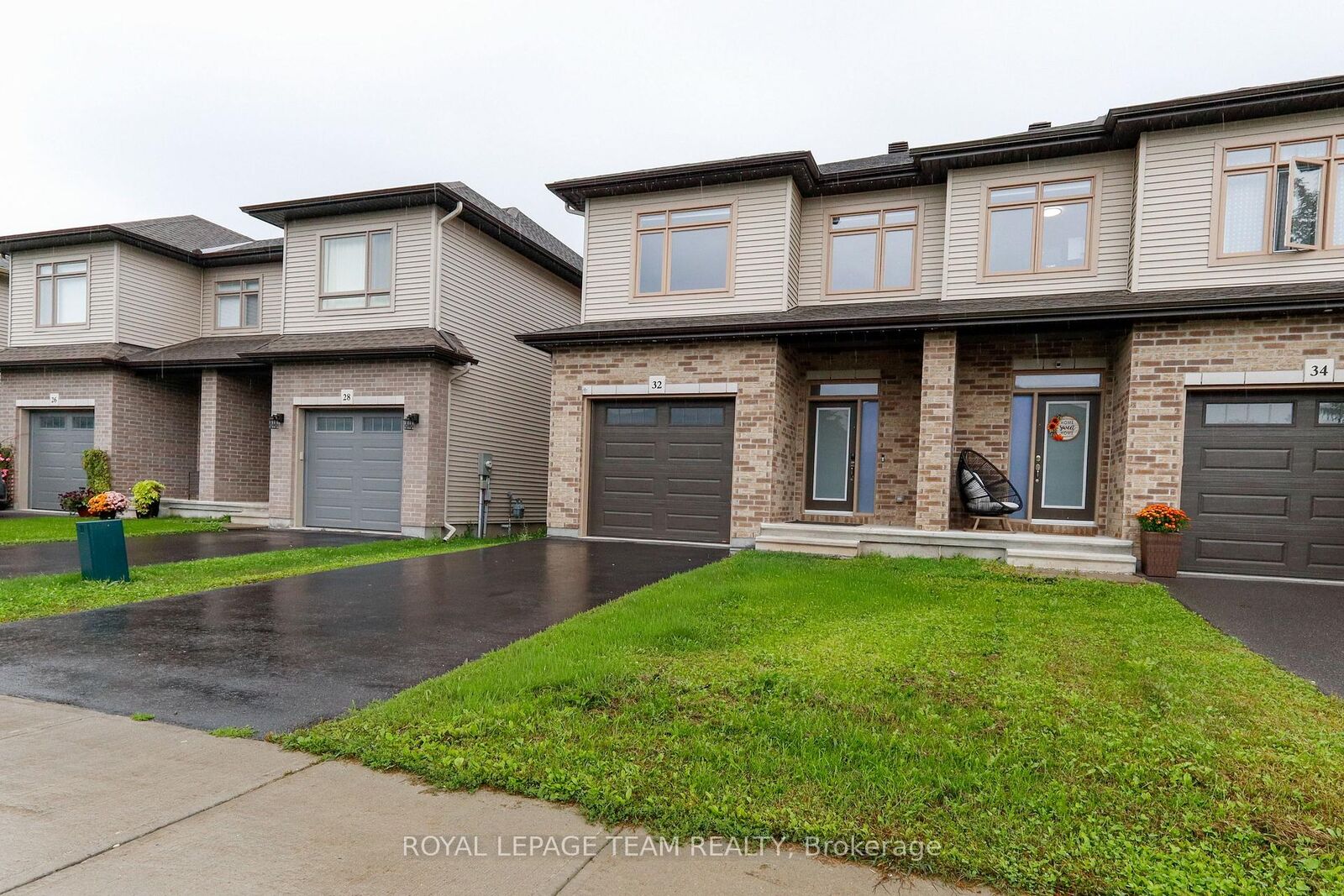 Property Photo:  32 Berryman Street  ON K7C 0H5 