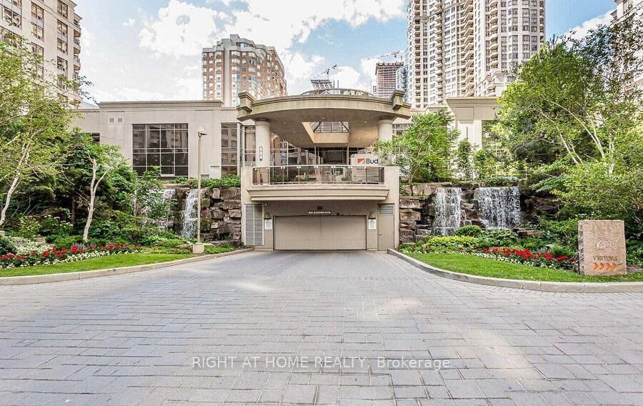 Property Photo:  3888 Duke Of York Boulevard 235  ON L5B 4P5 