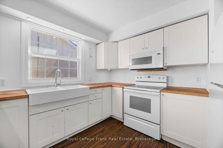 Property Photo:  470 McDonald Street  ON L9L 1L8 