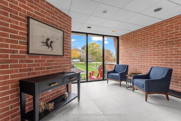 Property Photo:  235 South Street S 101  ON K7G 1A4 