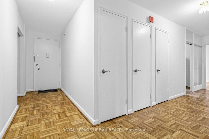 Property Photo:  8 Corinth Gardens 17  ON M4P 2N5 