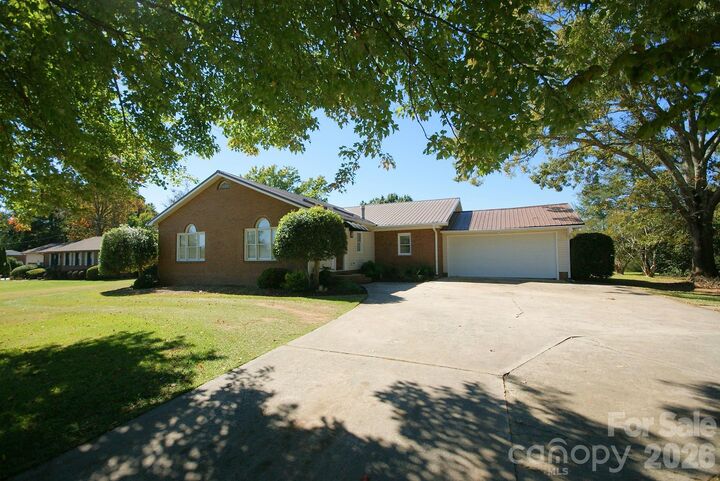 Property Photo:  2122 Griffith Road  NC 28112 