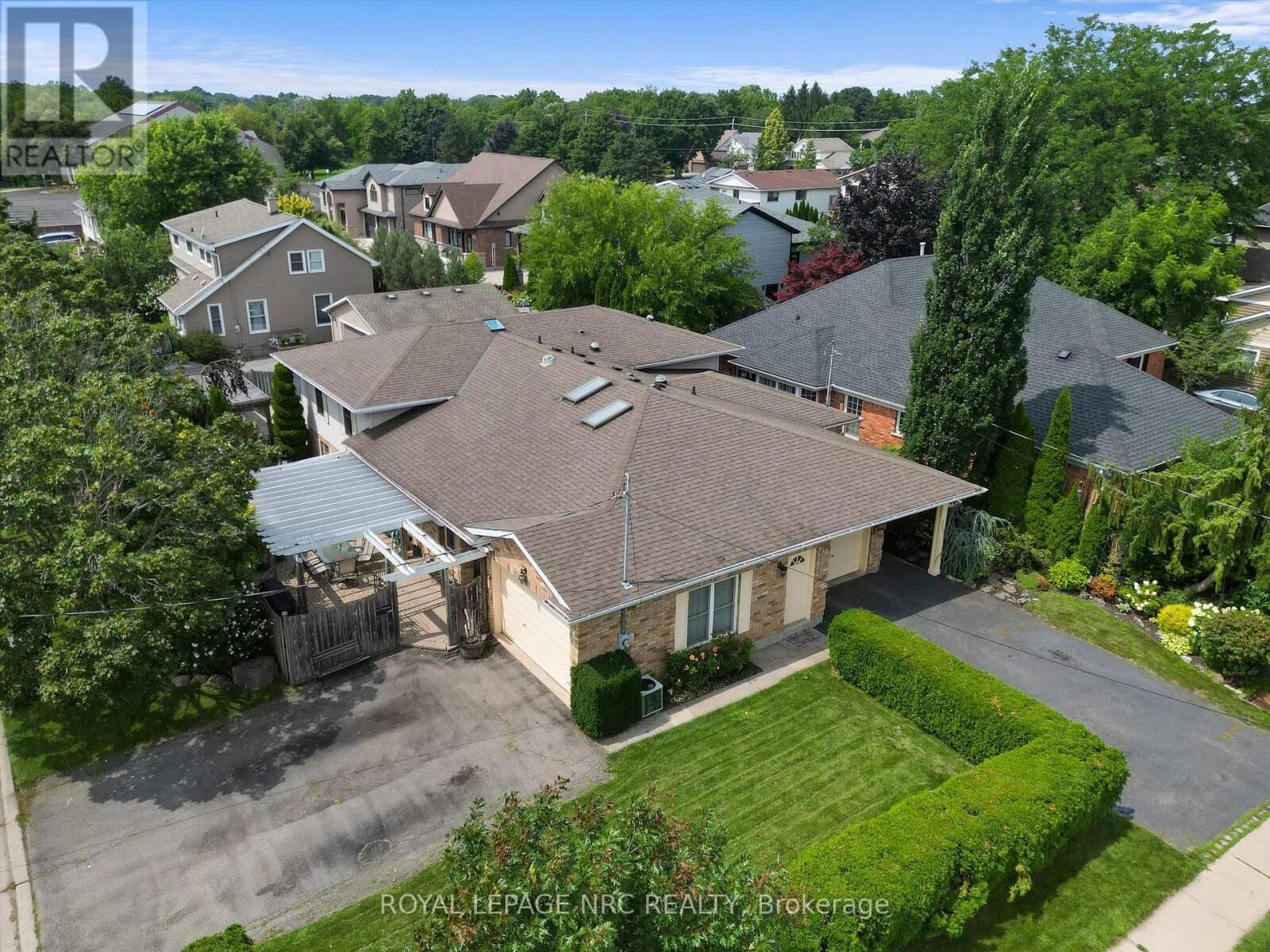 Property Photo:  123 A&B First Street Louth  ON L2R 0C9 