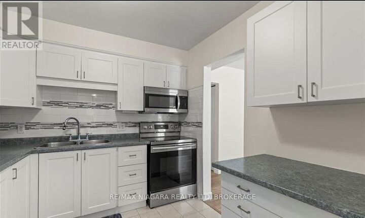 Property Photo:  151 Parnell Road 25  ON L2M 3S4 