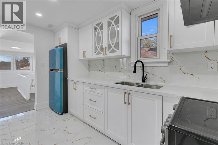 Property Photo:  581 Lancaster Street West 1  ON N2K 1M5 