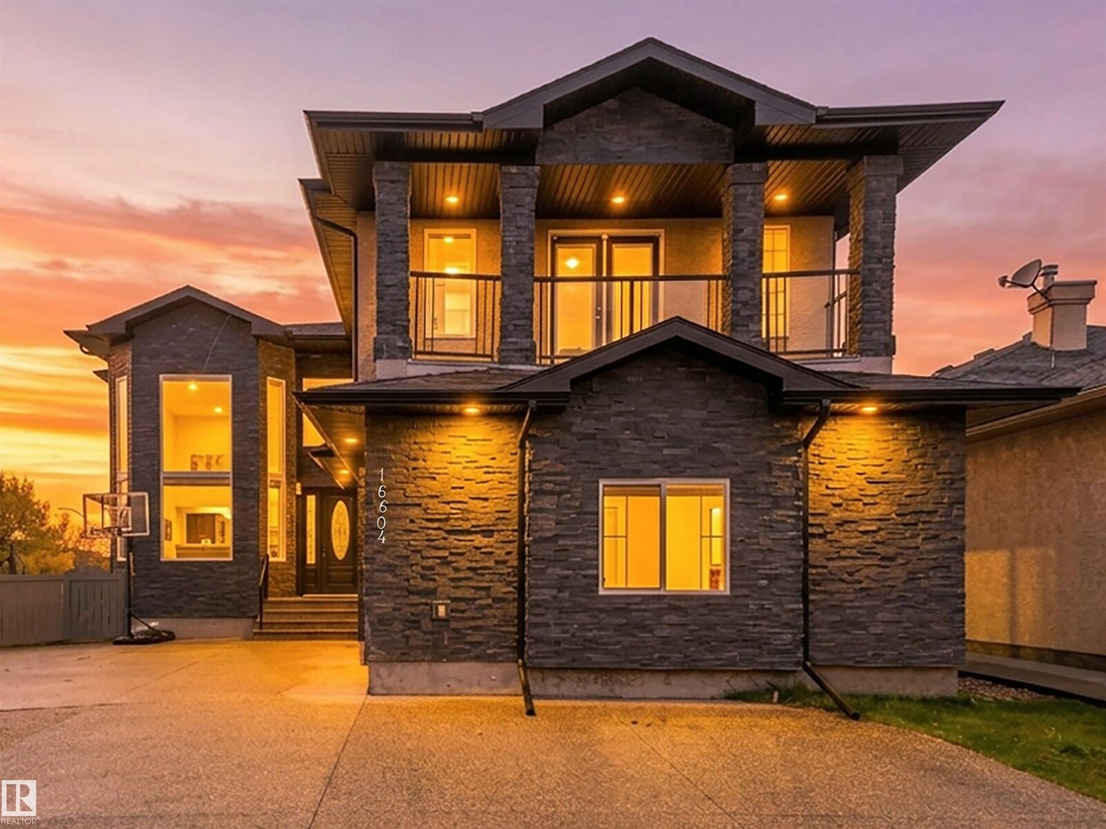 Property Photo:  16604 72 Street NW  AB T5Z 3Y4 