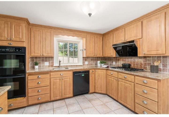 Property Photo: 118 Newton St 118 MA 02493