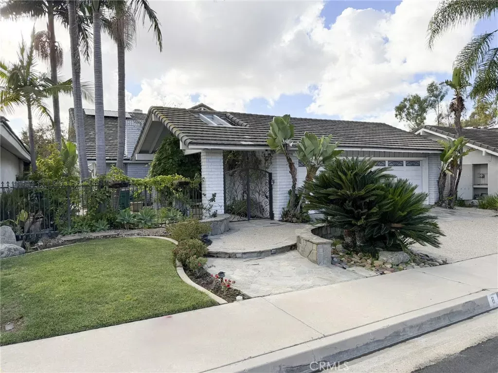 Property Photo:  8 Sycamore Creek  CA 92603 