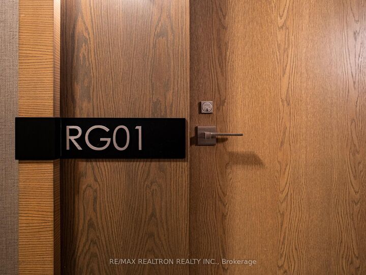 Property Photo:  18 Uptown Drive Rg1  ON L3R 5M5 