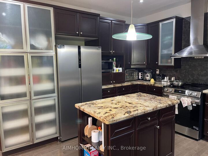 Property Photo:  16 Hearthside Avenue Room 2  ON L4E 5E7 