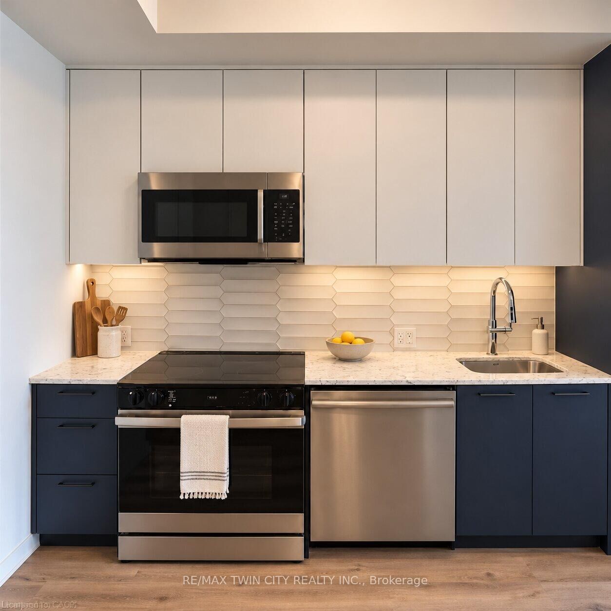 Property Photo:  30 Francis Street 911  ON N2G 1H7 