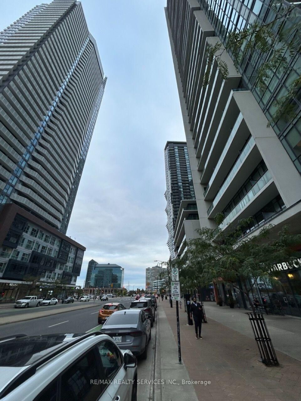 Property Photo:  4070 Confederation Parkway 4005  ON L5B 0E9 