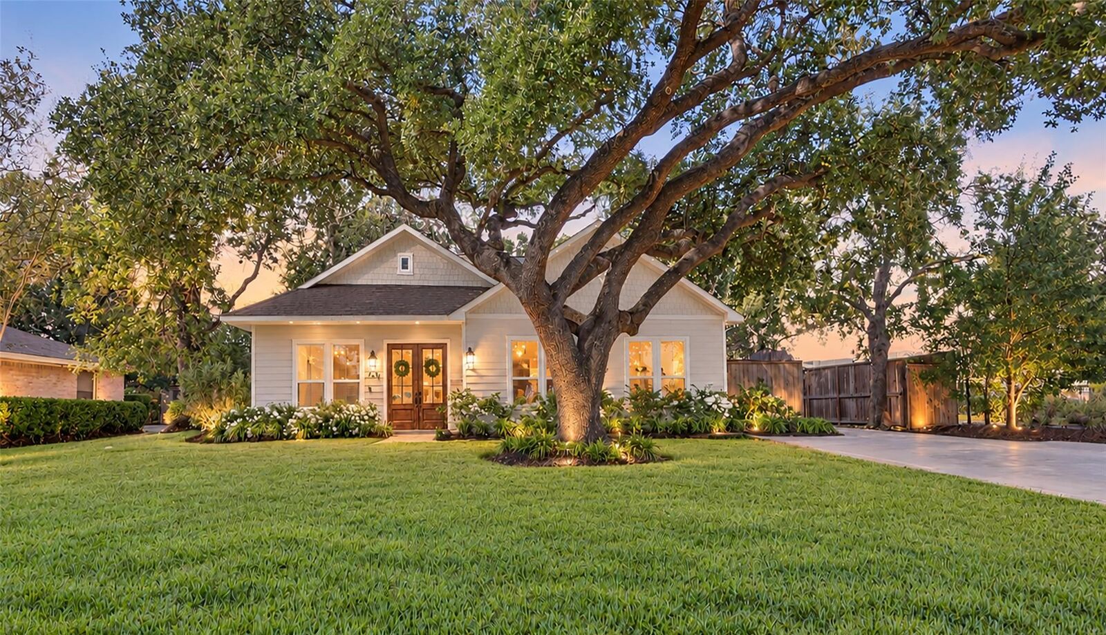Property Photo:  702 W 41st Street  TX 77018 