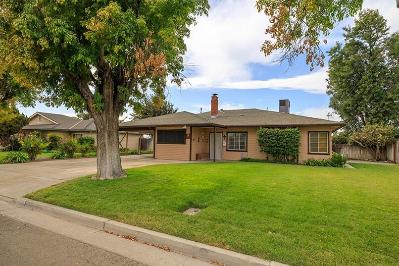 Property Photo:  817 Nickel Street  CA 93635 
