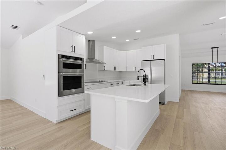Property Photo:  9918 Country Oaks Dr  FL 33967 