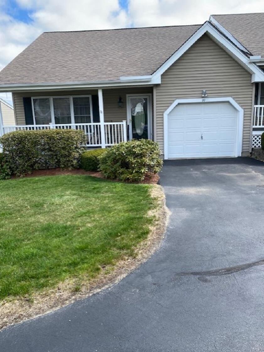 Property Photo:  20 Ledgewood Drive  NH 03055 