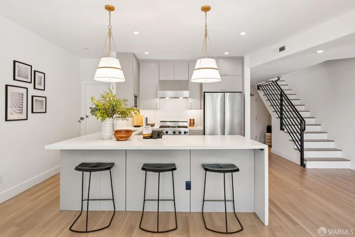 Property Photo:  843 South Van Ness Avenue 8  CA 94110 