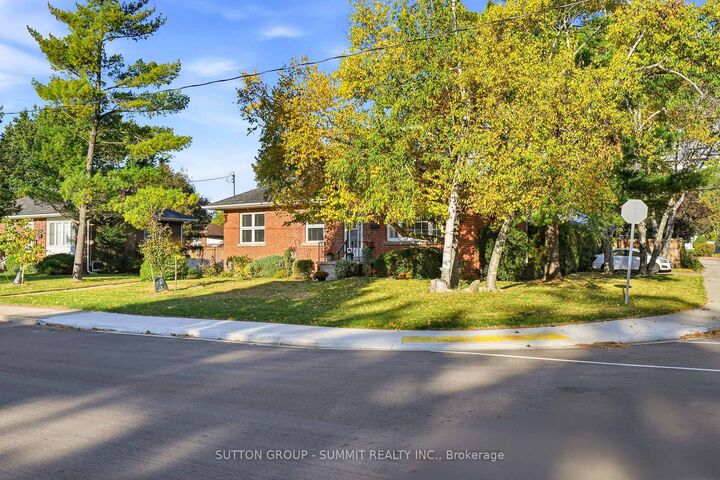Property Photo:  2117 Maplewood Drive  ON L7R 2C6 