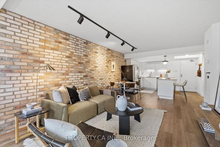 Property Photo:  456 College Street 306  ON M6G 4A3 