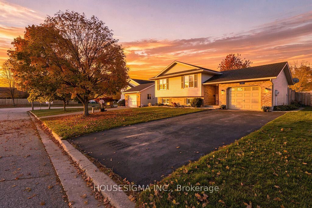 Property Photo: 307 Jeremys Crescent ON N0G 2L3