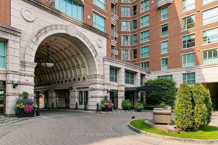 Property Photo: 38 Avenue Road 1902 ON M5R 2G2