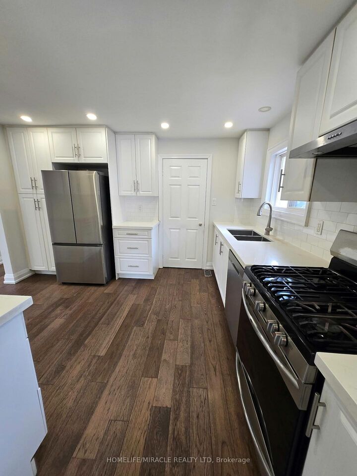 Property Photo:  44 Staley Terrace Main  ON M1W 2E7 