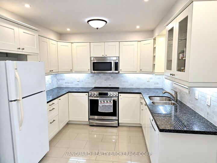 Property Photo:  19 Foxchase Avenue 58  ON L4L 9N1 