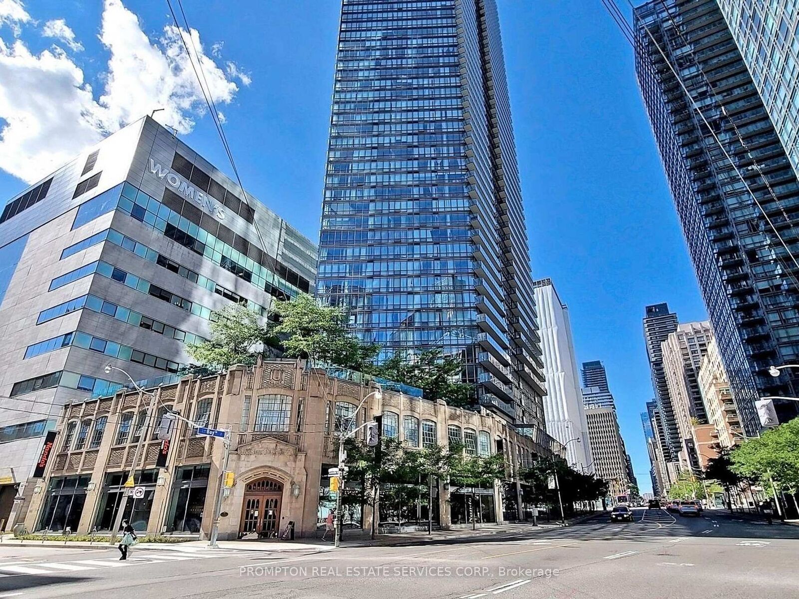 Property Photo: 832 Bay Street 905 ON M5S 1Z6