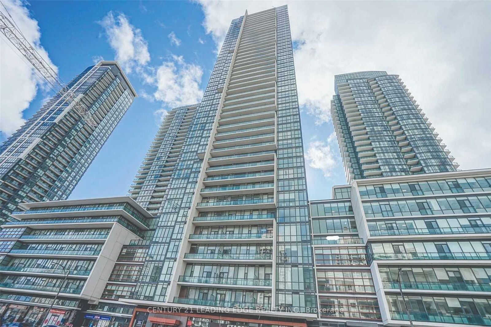 Property Photo:  4070 Confederation Parkway 4001  ON L5B 0E9 