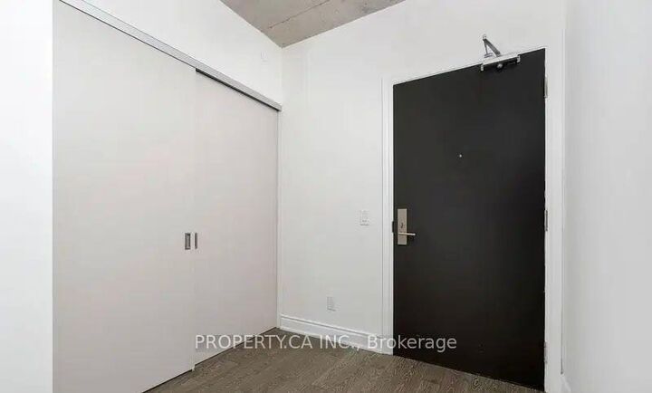 Property Photo: 608 Richmond Street N 301 ON M5V 0N9