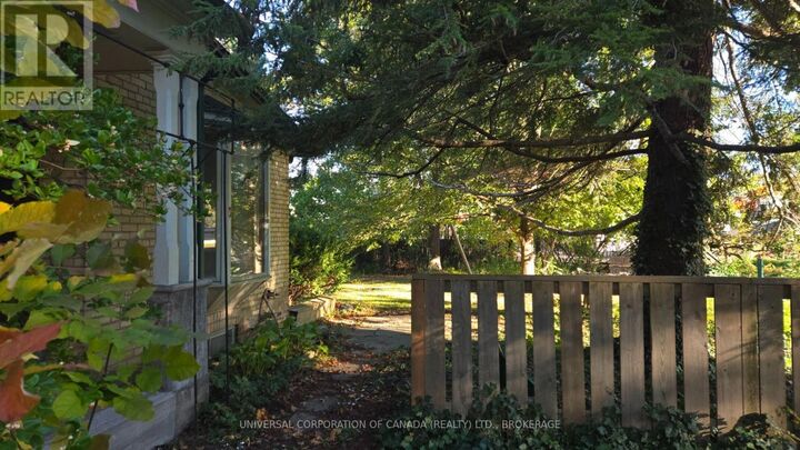 Property Photo: 103 Sydenham Street West ON N5H 1M6