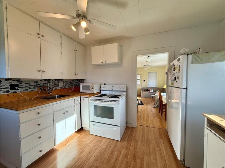 Property Photo: 128 Head Avenue MB R9A 1M1