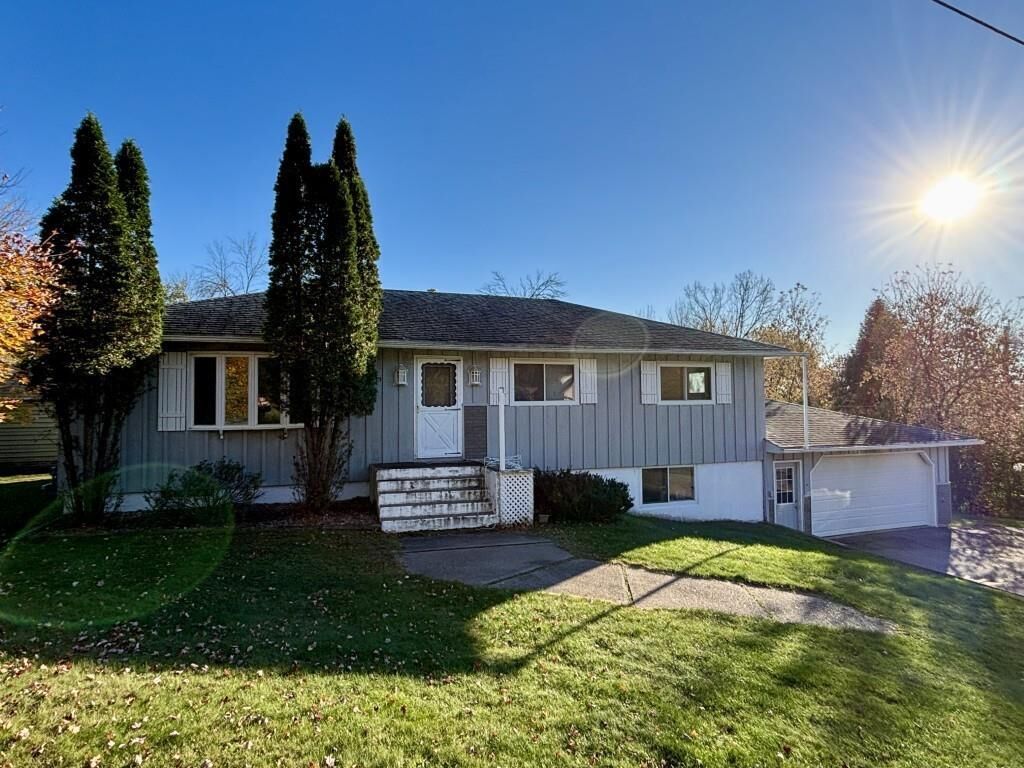 Property Photo: 1413 Swanee Avenue WI 54403