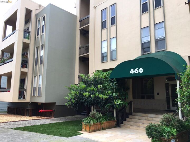 Property Photo: 466 Crescent St 102 CA 94610