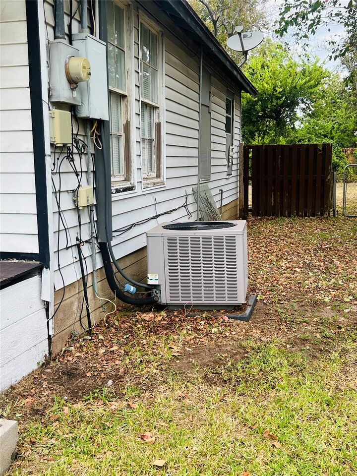 Property Photo: 122 W Pecan Lane TX 77531