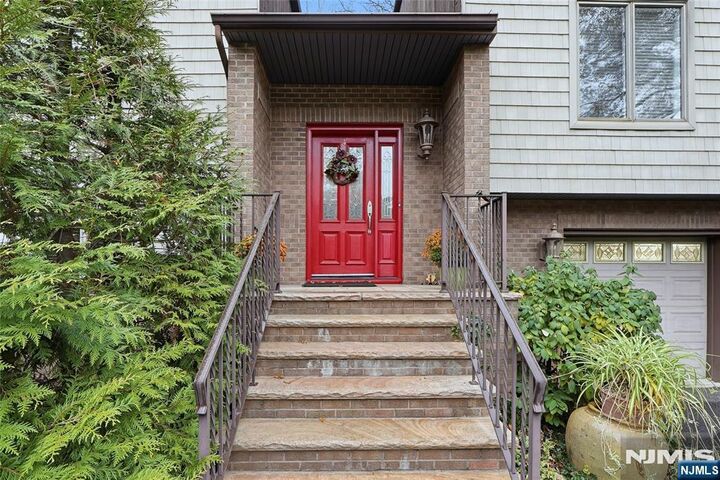 Property Photo:  4 Lesa Lane  NJ 07642 