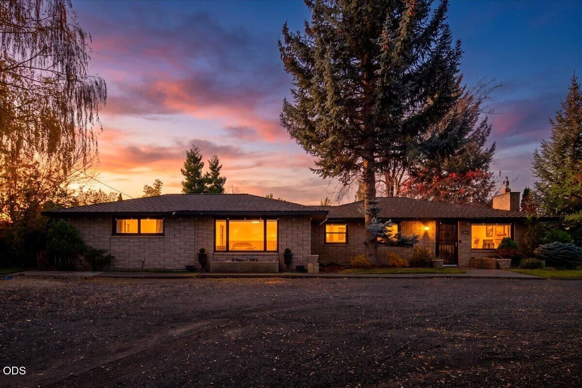 Property Photo: 2846 W Antler Avenue OR 97756