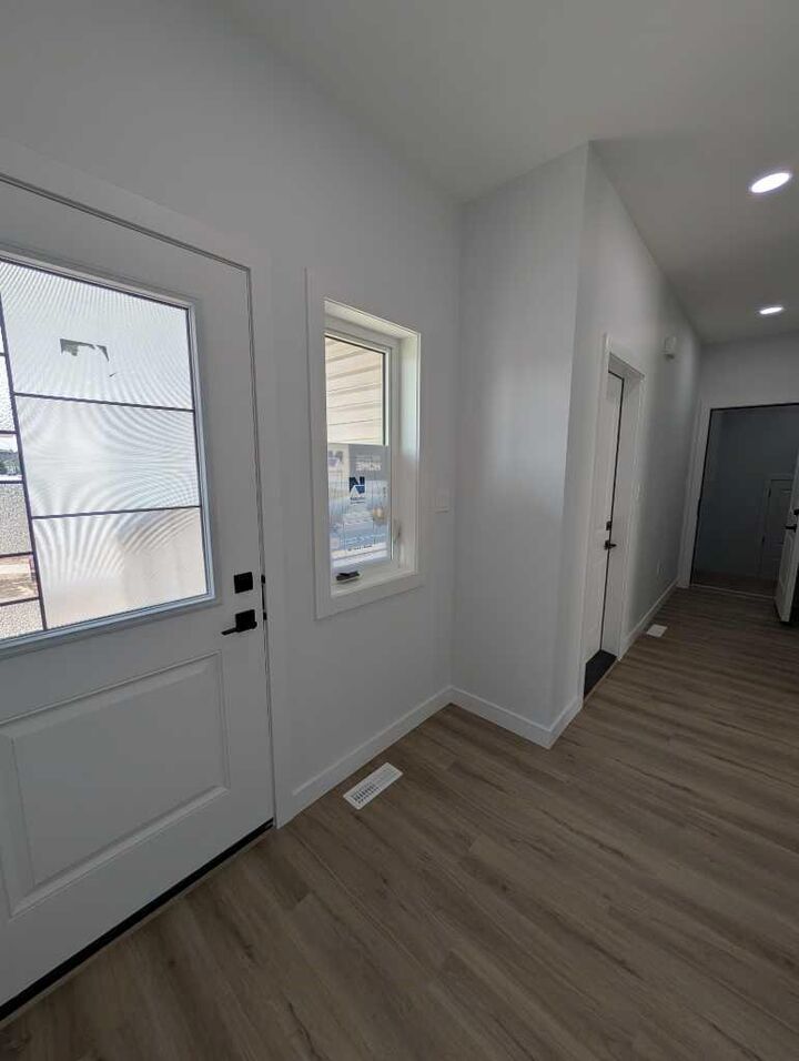 Property Photo:  328 Somerside Road SE  AB T1B 0R2 