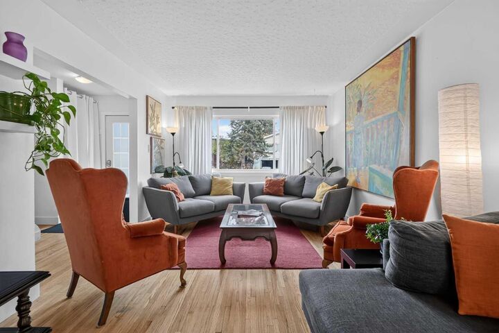 Property Photo:  211/213 43 Avenue SW  AB T2S 1B1 