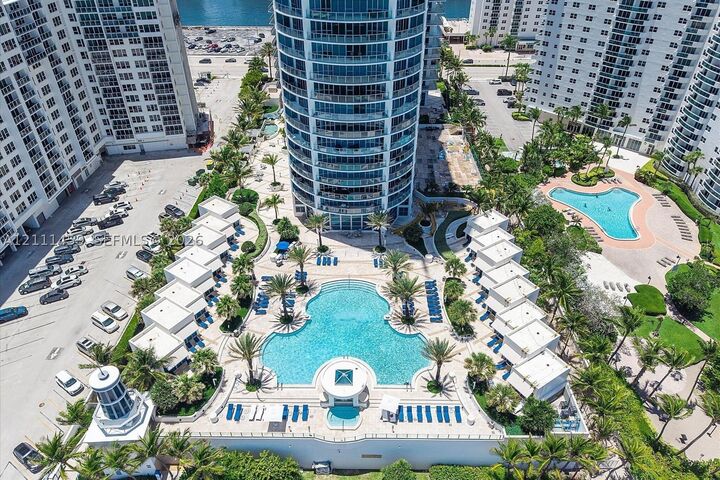 Property Photo:  3101 S Ocean Dr 2707  FL 33019 