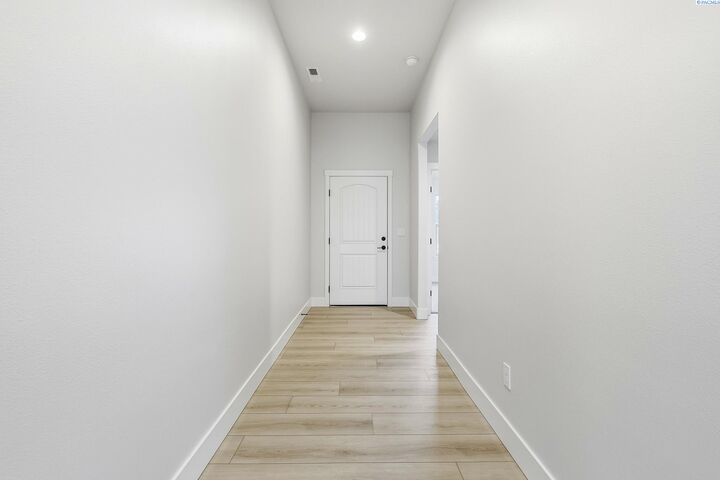Property Photo: 6449 W 29th Ct WA 99338