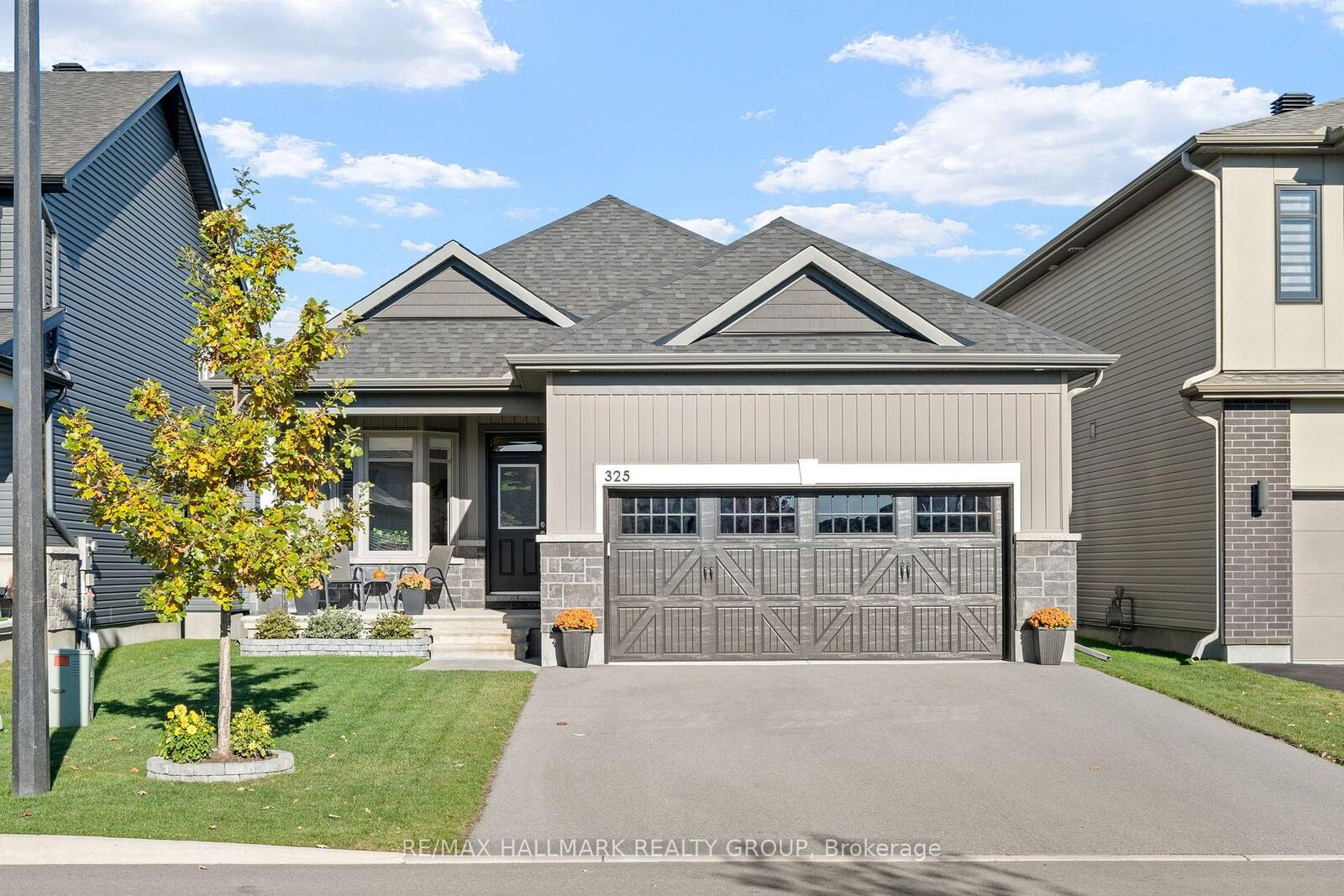 Property Photo:  325 Spreadwing Way  ON K1X 0J5 
