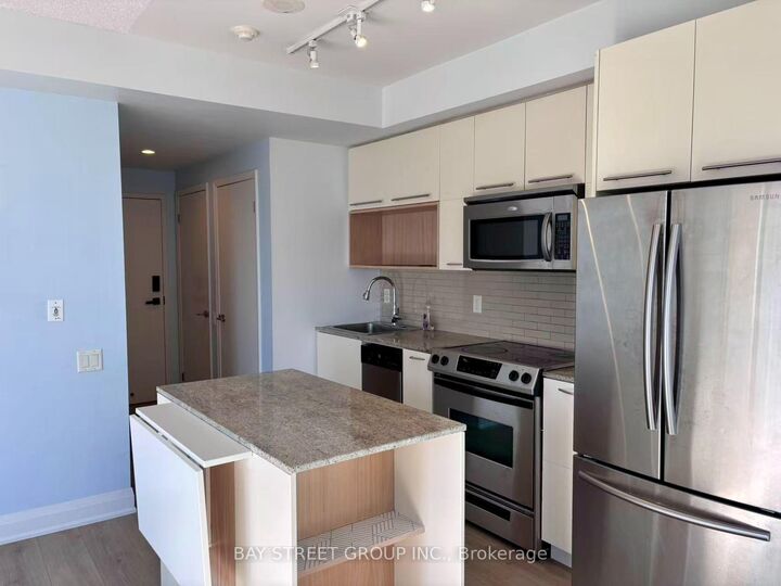 Property Photo:  21 Carlton Street 2107  ON M5B 1L3 