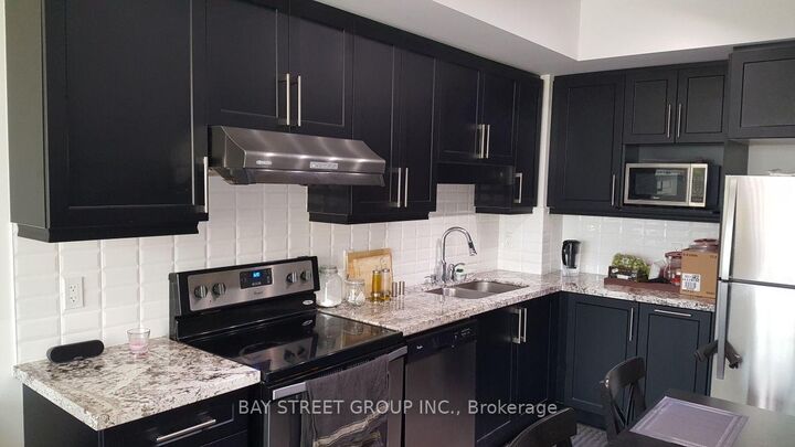 Property Photo:  38 Cedarland Dr Drive 611  ON L6G 0G7 