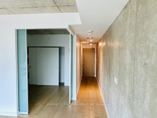 Property Photo:  111 Bathurst Street 1203  ON M5V 0M9 
